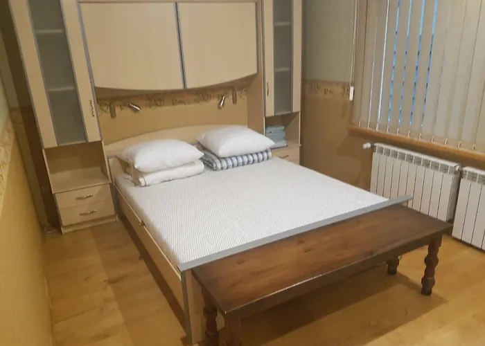 Cozy Two Bedroom Lägenhet